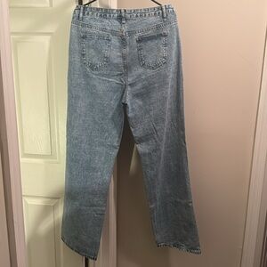 High Waist Straight
Leg Ripped Jeans